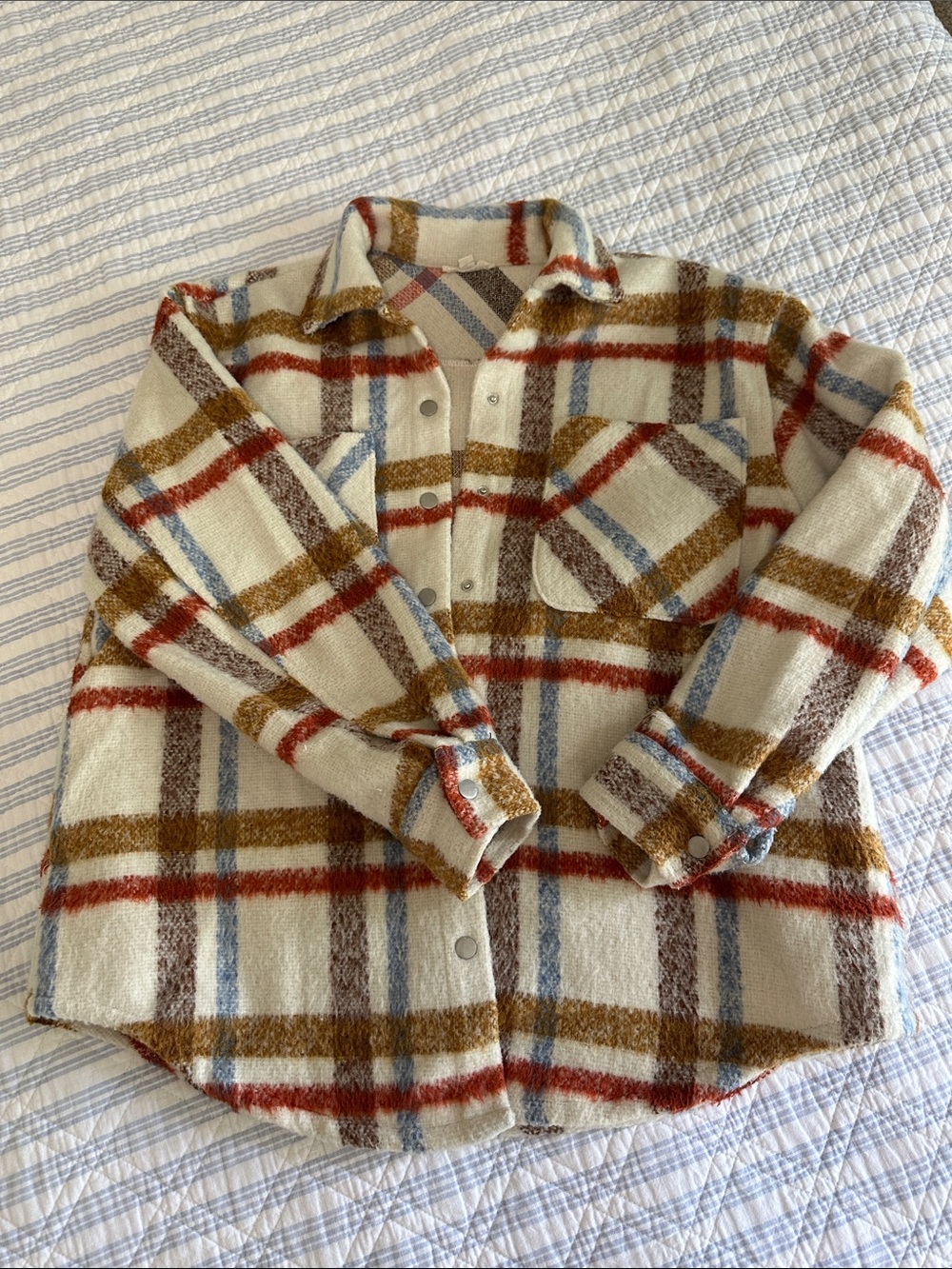 Women’s Plaid Button-Up Shirt Jacket in Cream and Brown